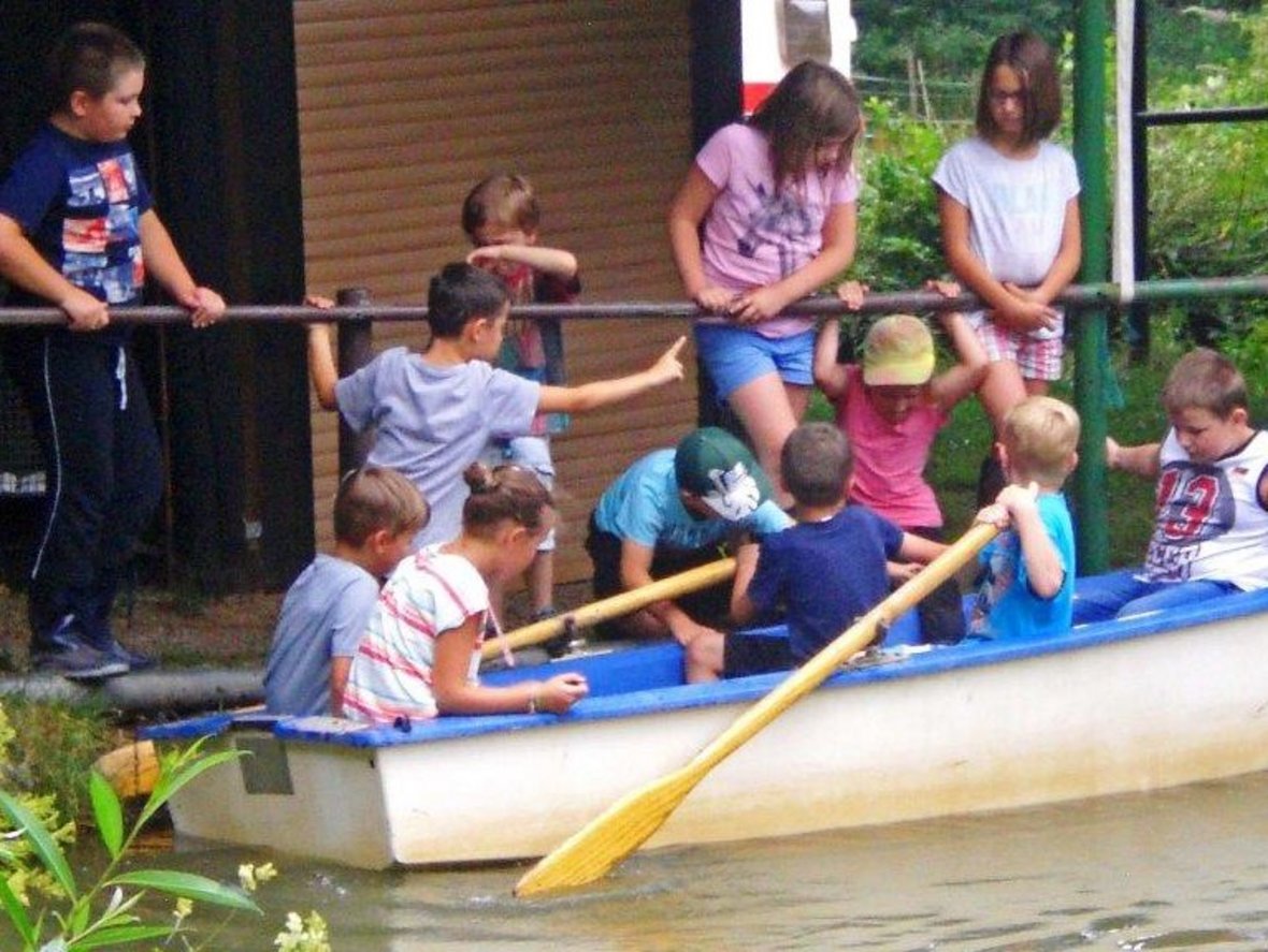 Kinder im Boot an den Steinertswiesen