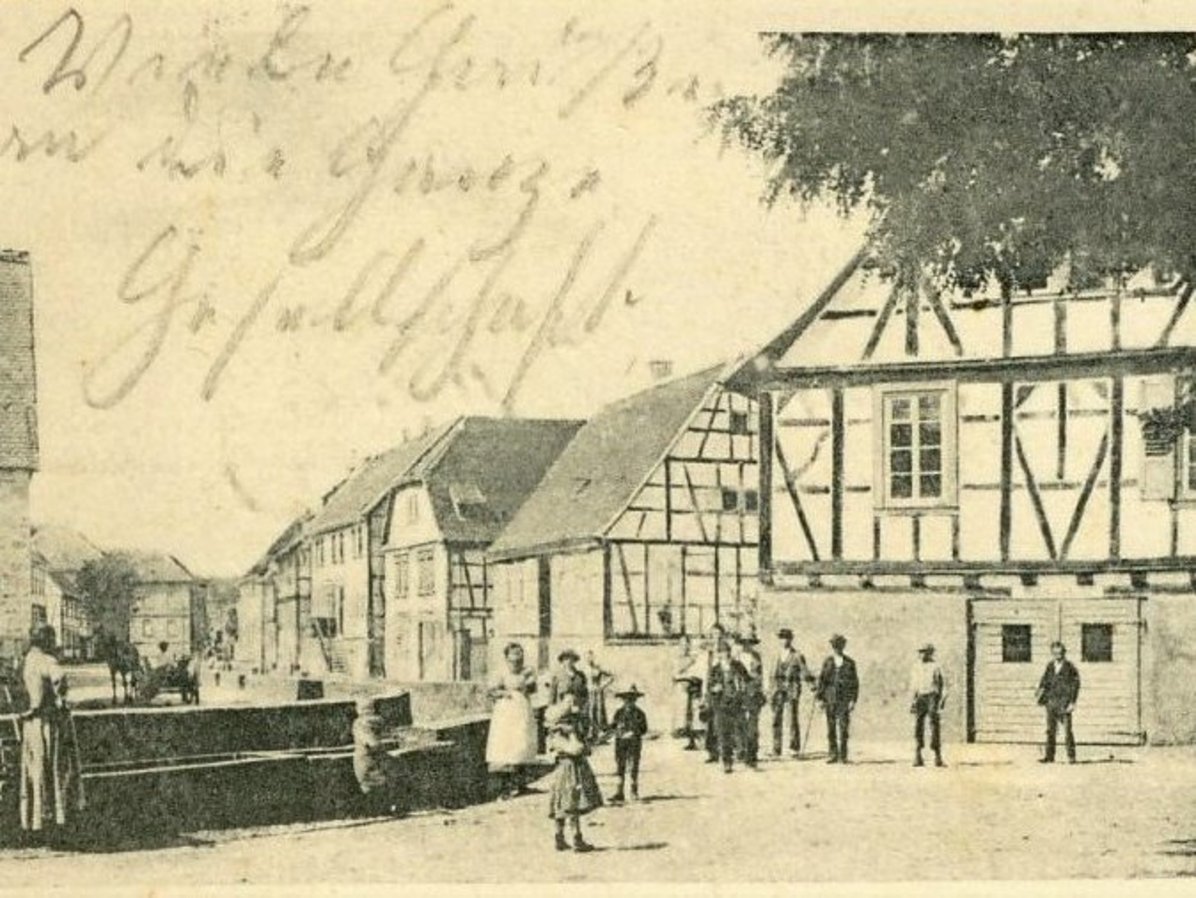 Marktplatz mit Laufbrunnen (1906)