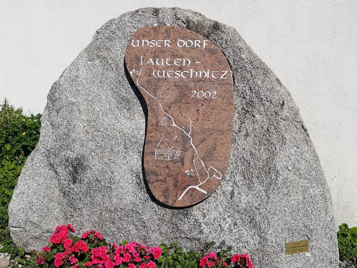 Jubiläumsstein am Parkplatz "Post"